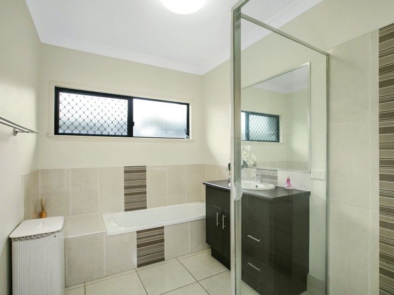 13 Springbrook Avenue, Redlynch QLD 4870