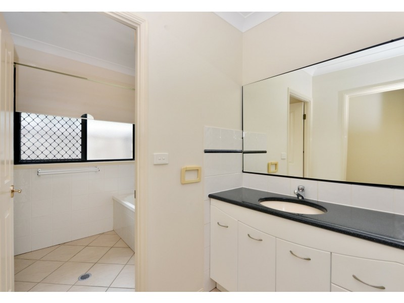 16 Country Court, Brinsmead QLD 4870