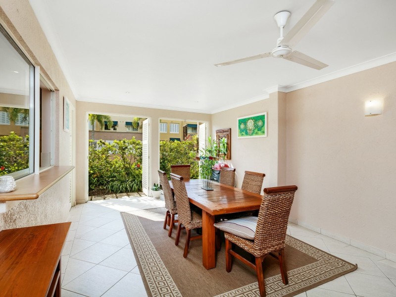 401/2 Greenslopes Street, Cairns North QLD 4870