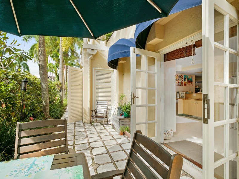 401/2 Greenslopes Street, Cairns North QLD 4870