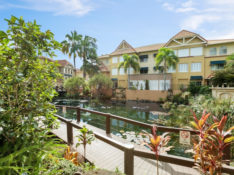401/2 Greenslopes Street, Cairns North QLD 4870