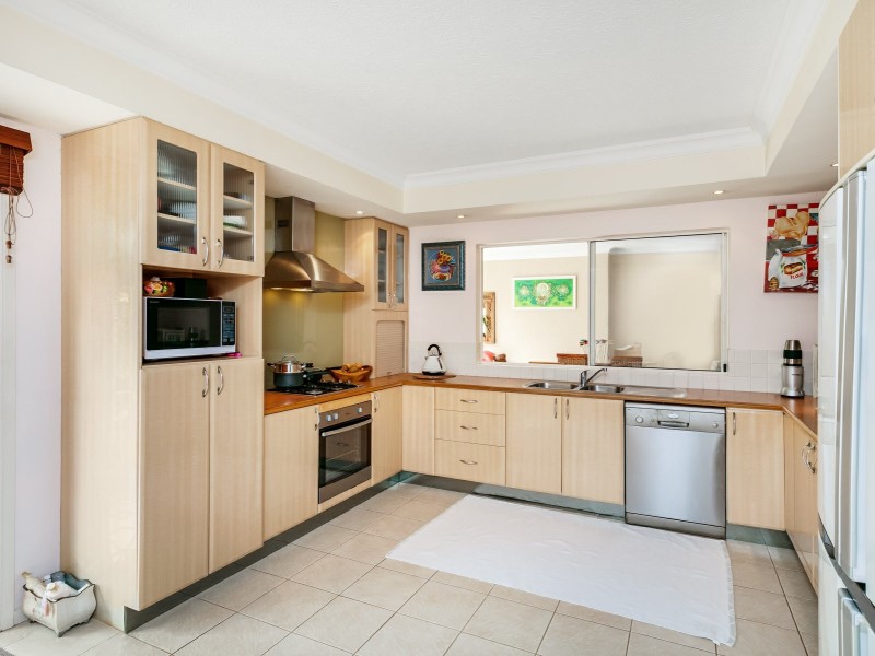 401/2 Greenslopes Street, Cairns North QLD 4870