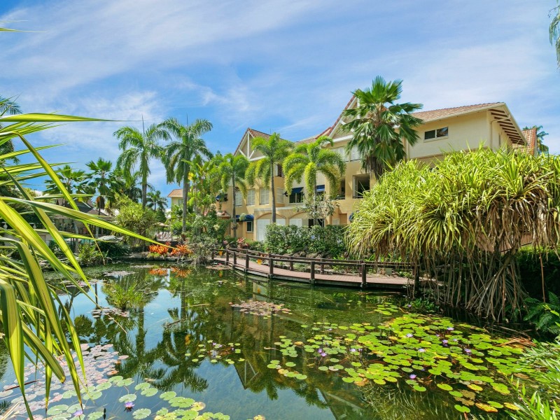 401/2 Greenslopes Street, Cairns North QLD 4870