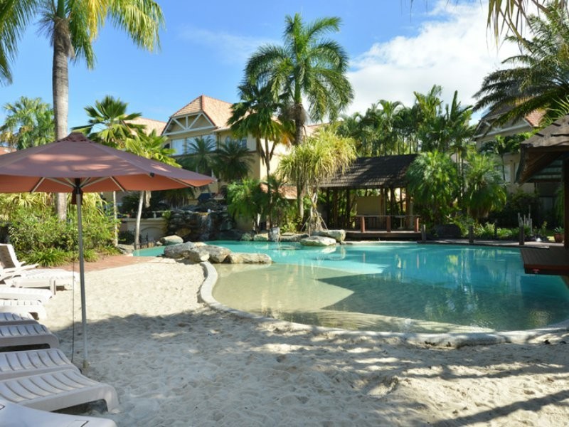 401/2 Greenslopes Street, Cairns North QLD 4870