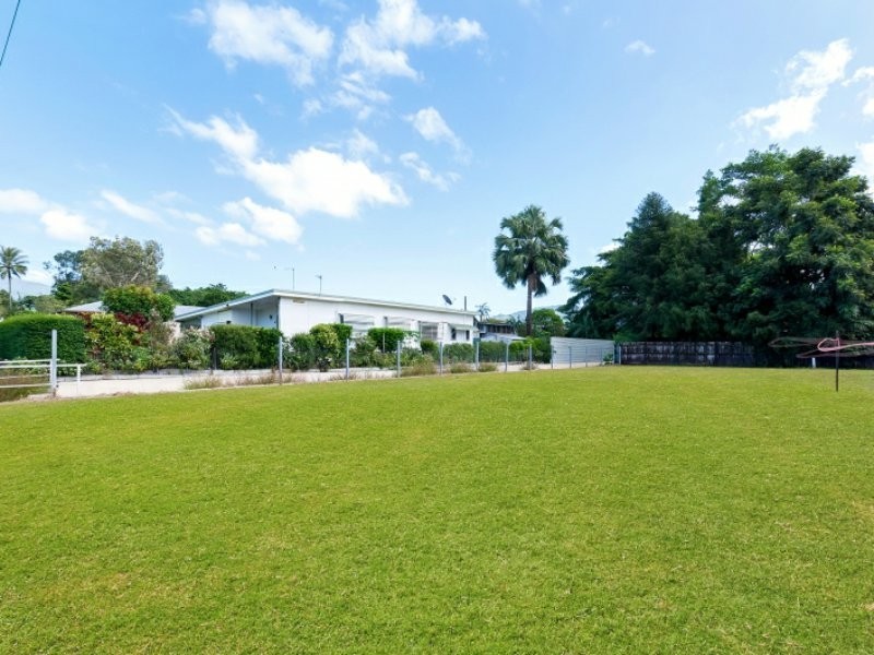 14 Dollisson Street, Manoora QLD 4870
