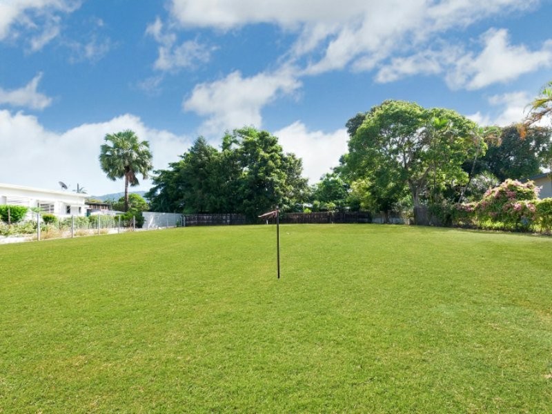 14 Dollisson Street, Manoora QLD 4870