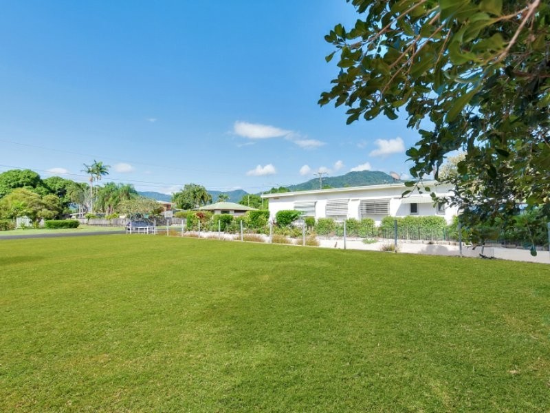 14 Dollisson Street, Manoora QLD 4870