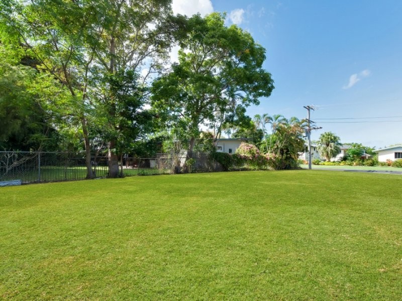 14 Dollisson Street, Manoora QLD 4870