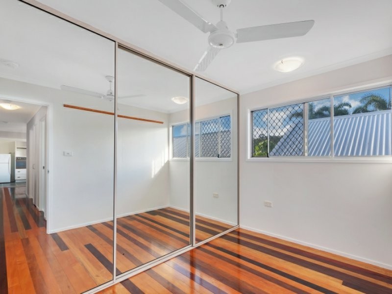 22 Davis Close, Manoora QLD 4870