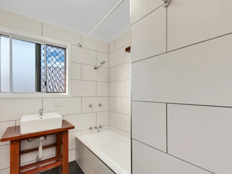 22 Davis Close, Manoora QLD 4870