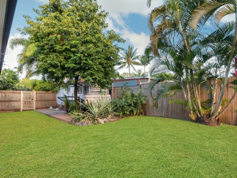 22 Davis Close, Manoora QLD 4870