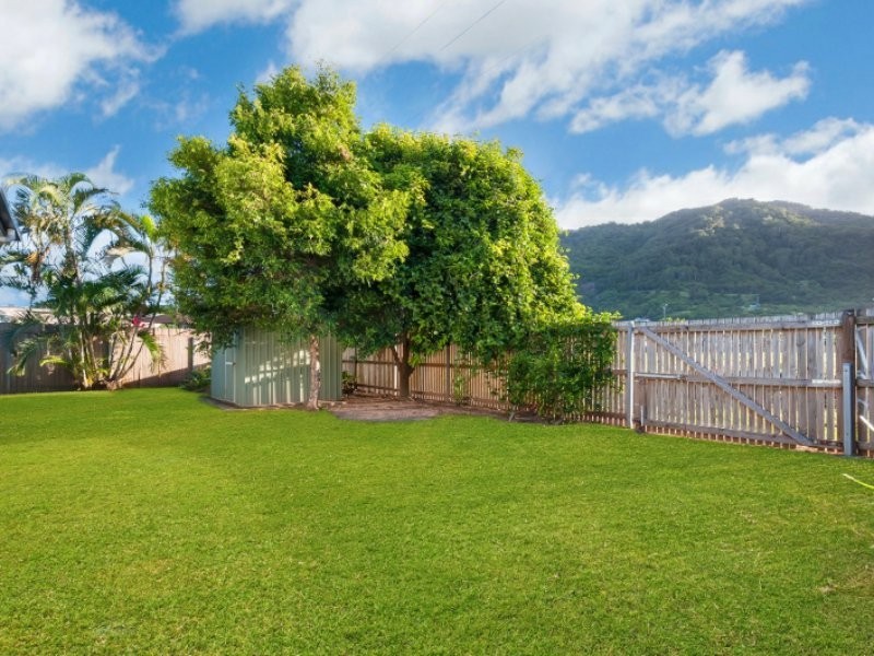 22 Davis Close, Manoora QLD 4870