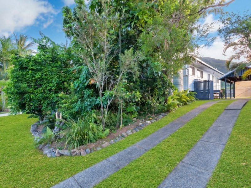 22 Davis Close, Manoora QLD 4870