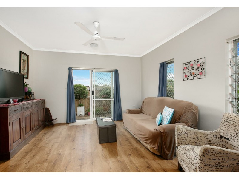 10/401-409 McCoombe Street, Mooroobool QLD 4870