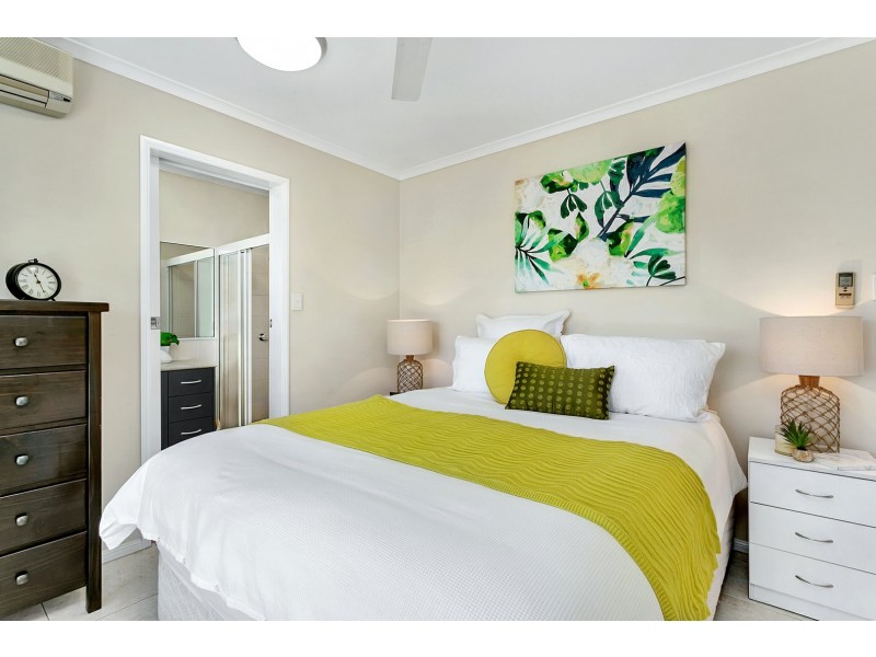 2 Village Terrace, Redlynch QLD 4870