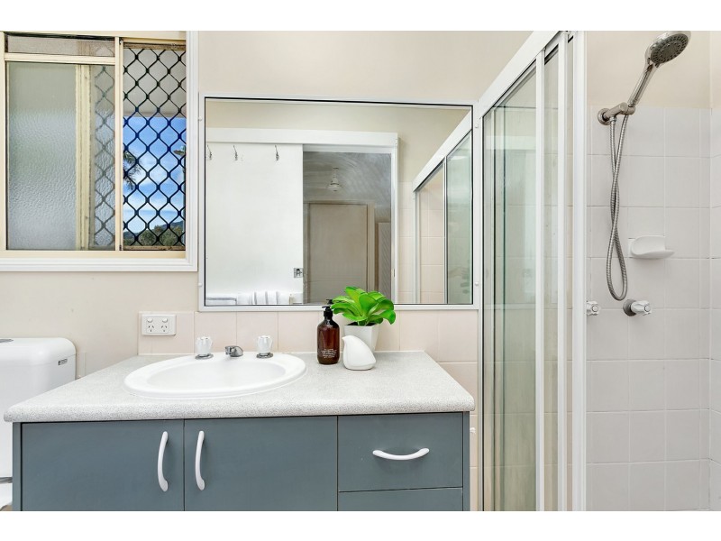 2 Village Terrace, Redlynch QLD 4870