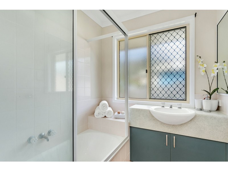 2 Village Terrace, Redlynch QLD 4870