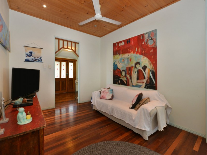 38 Stirling Street, Whitfield QLD 4870