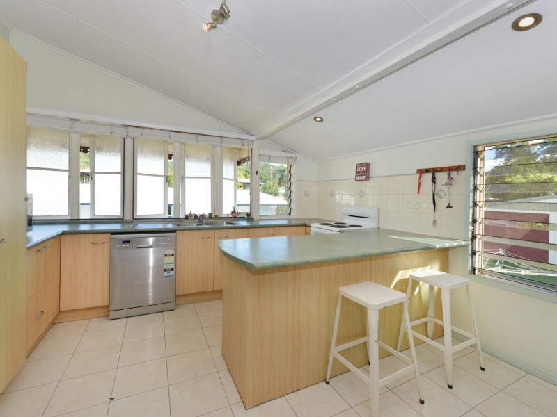38 Stirling Street, Whitfield QLD 4870