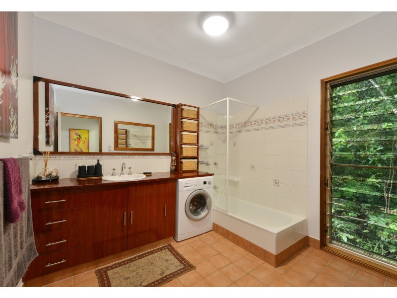 4 Cycas Close, Kamerunga QLD 4870