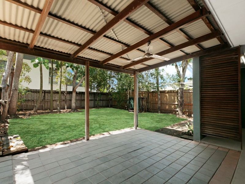 2/122 Wistaria Street, Holloways Beach QLD 4878