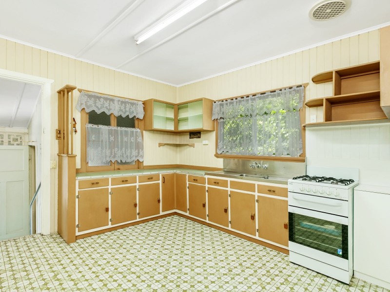 8 Olive Street, Manoora QLD 4870