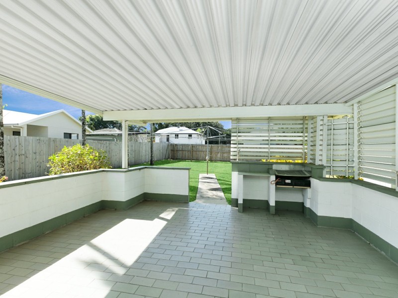 8 Olive Street, Manoora QLD 4870