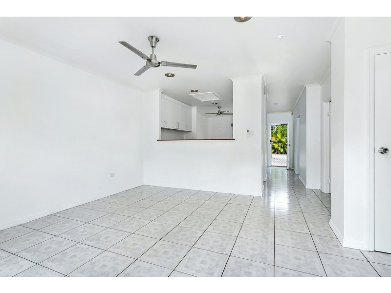 2/249 Pease Street, Edge Hill QLD 4870