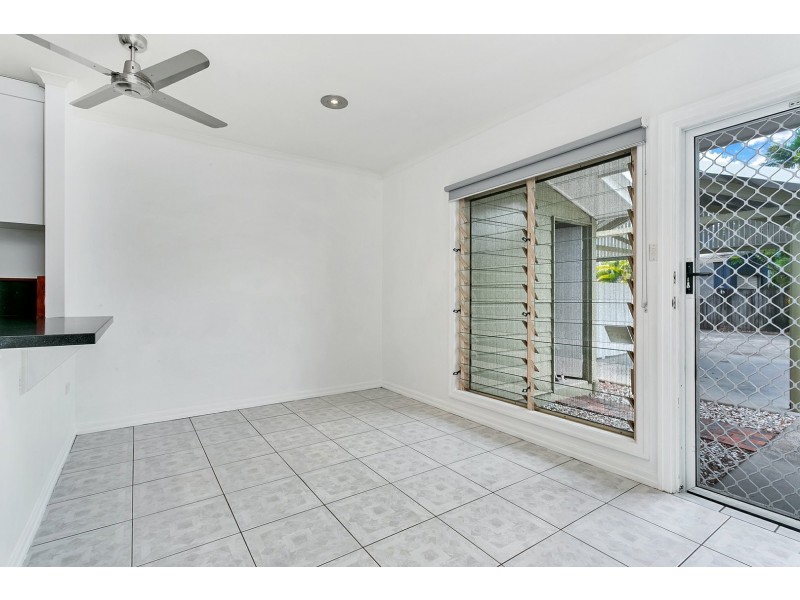 2/249 Pease Street, Edge Hill QLD 4870