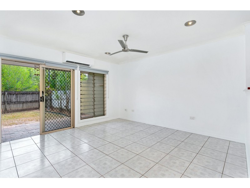 2/249 Pease Street, Edge Hill QLD 4870