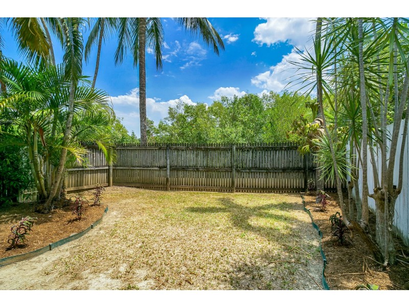 2/249 Pease Street, Edge Hill QLD 4870