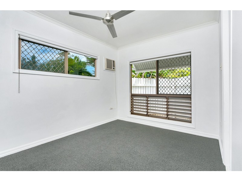 2/249 Pease Street, Edge Hill QLD 4870