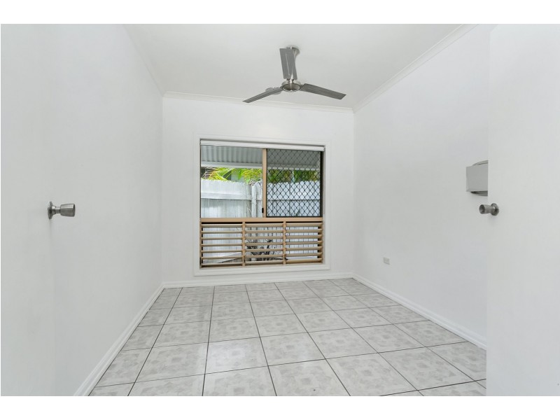 2/249 Pease Street, Edge Hill QLD 4870