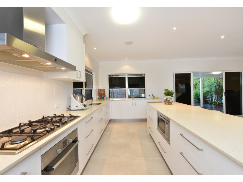 2 Selwyn Circuit, Trinity Park QLD 4879