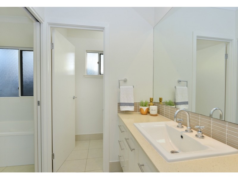 2 Selwyn Circuit, Trinity Park QLD 4879