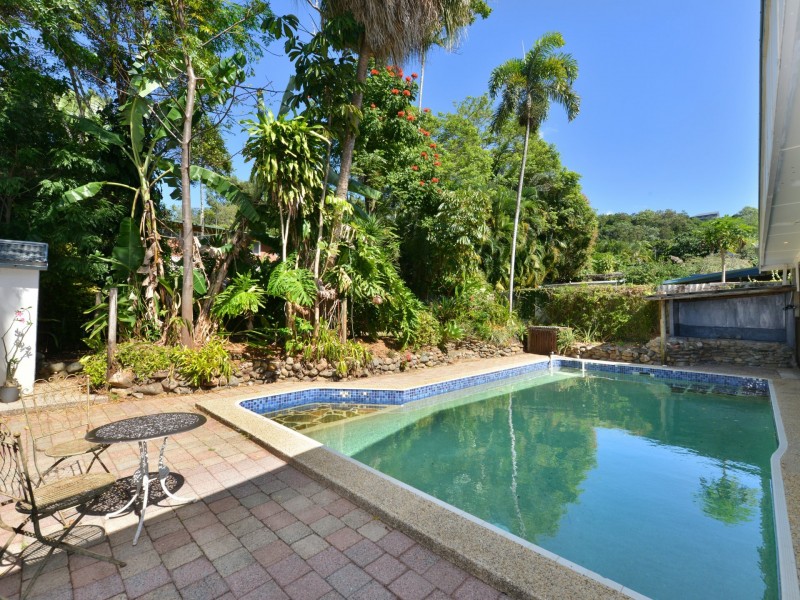 33 Hodel Street, Whitfield QLD 4870