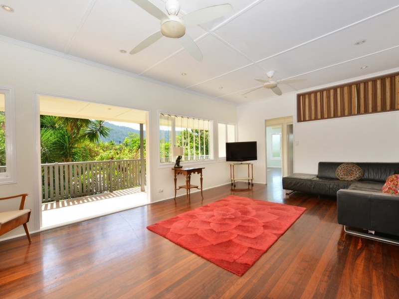 33 Hodel Street, Whitfield QLD 4870