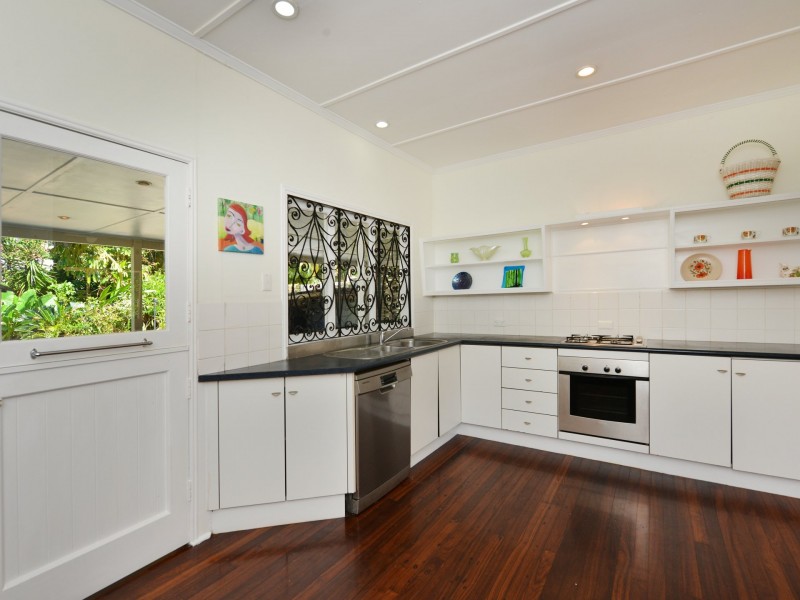 33 Hodel Street, Whitfield QLD 4870