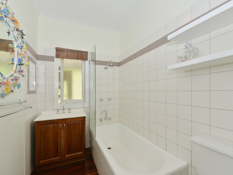 33 Hodel Street, Whitfield QLD 4870