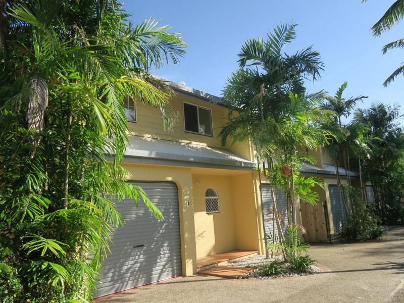 2/426 McCoombe Street, Mooroobool QLD 4870