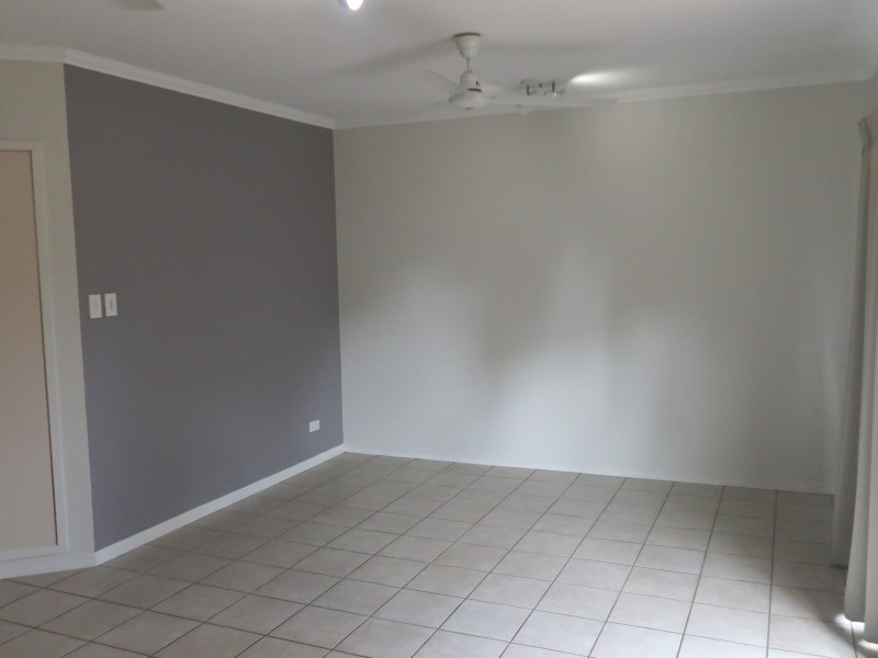 2/426 McCoombe Street, Mooroobool QLD 4870