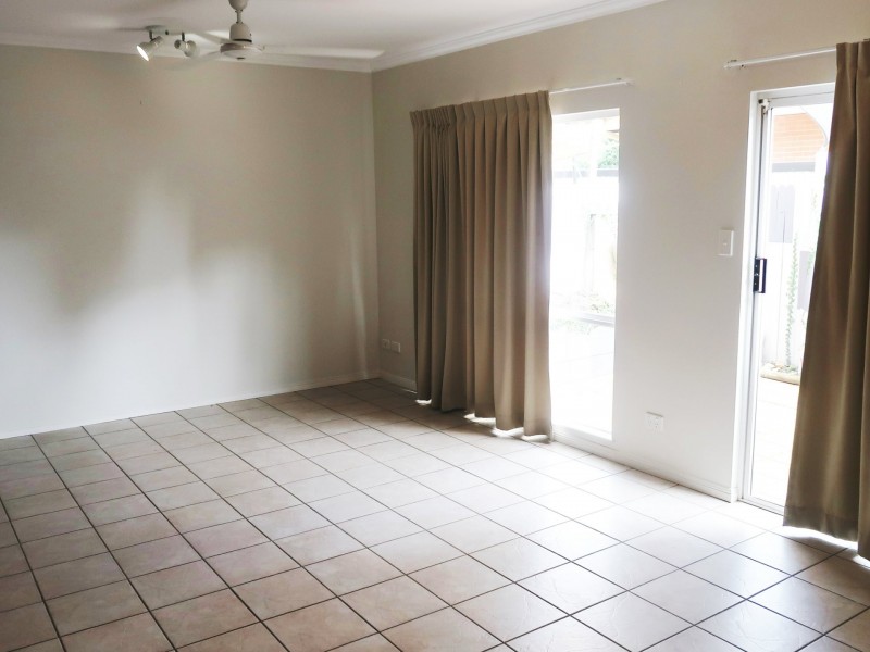 2/426 McCoombe Street, Mooroobool QLD 4870