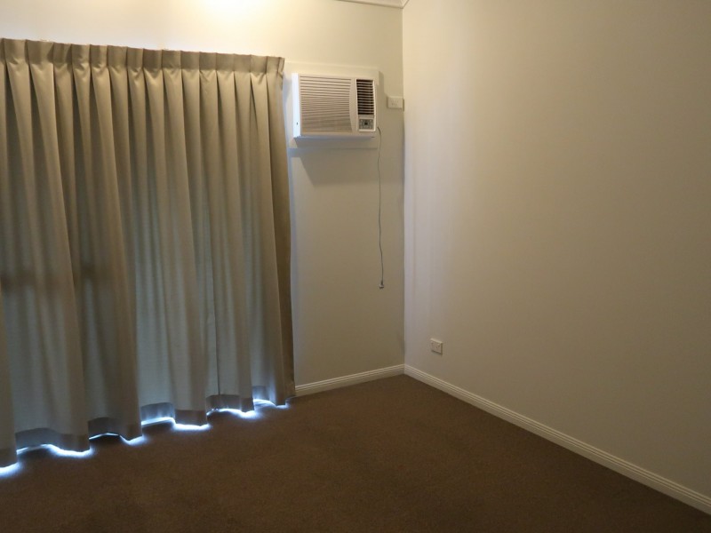 2/426 McCoombe Street, Mooroobool QLD 4870