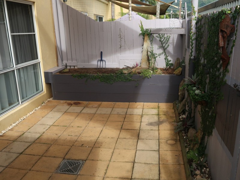 2/426 McCoombe Street, Mooroobool QLD 4870