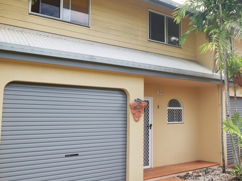 2/426 McCoombe Street, Mooroobool QLD 4870