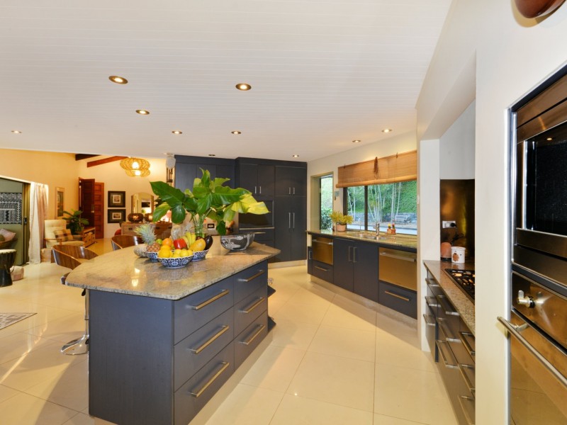 9 Panoramic Place, Whitfield QLD 4870