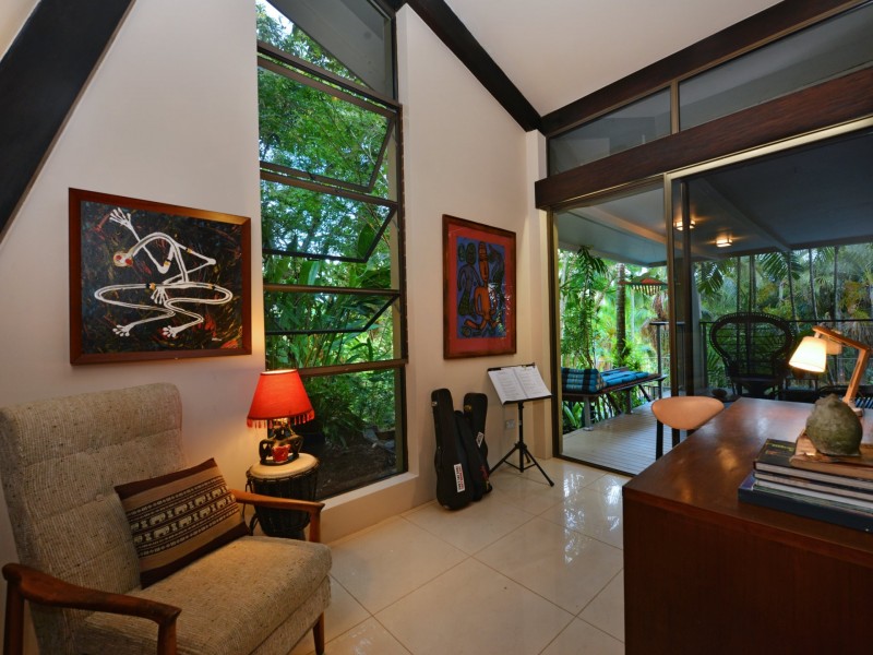 9 Panoramic Place, Whitfield QLD 4870