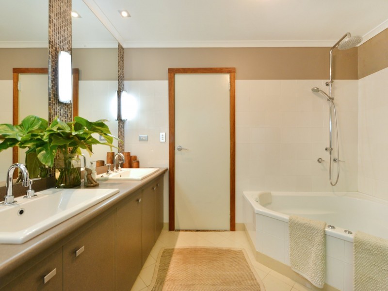 9 Panoramic Place, Whitfield QLD 4870