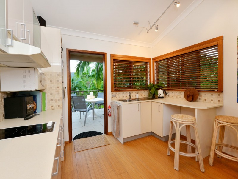 9 Panoramic Place, Whitfield QLD 4870