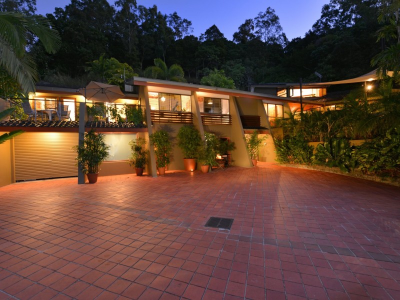 9 Panoramic Place, Whitfield QLD 4870